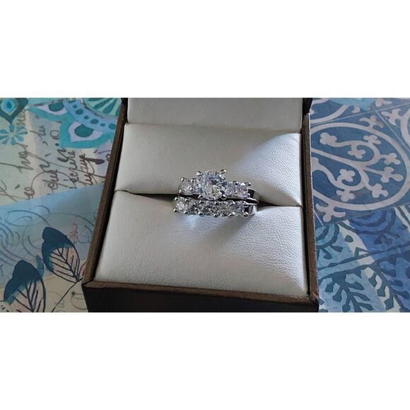 Gorgeous 4 Ct. Round Cut Sim Diamond Engagement/Wedding Ring Set Sz 8 - Picture 1 of 4